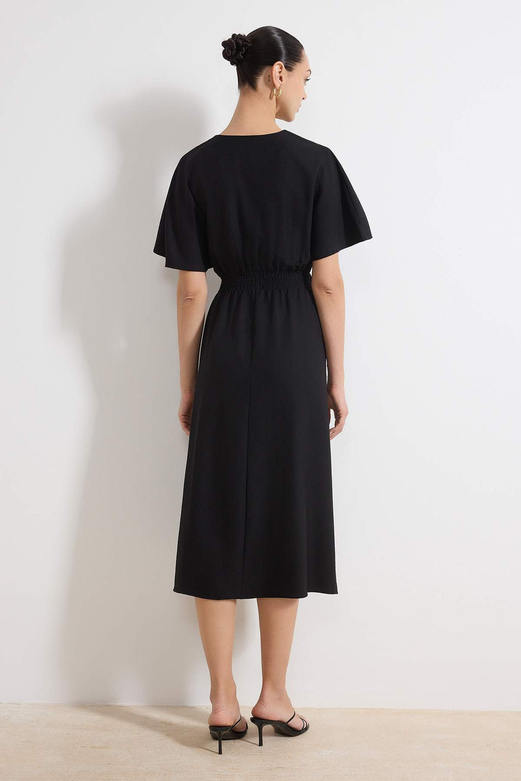 Siyah Baglama Detayl? A Kesim V Yaka Midi Dokuma Elbise TWOSS23EL01543