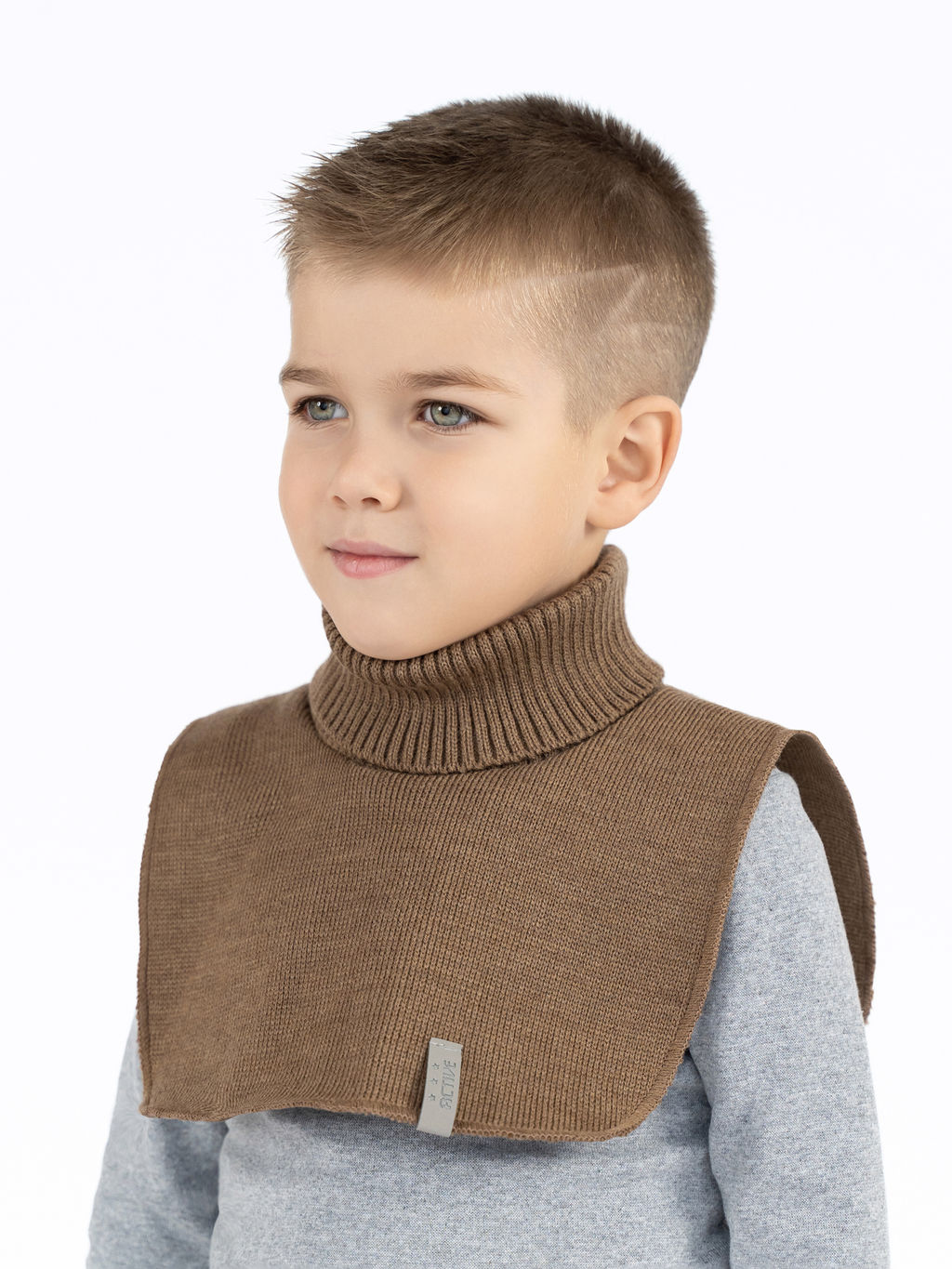 Манишка вязаная кофе