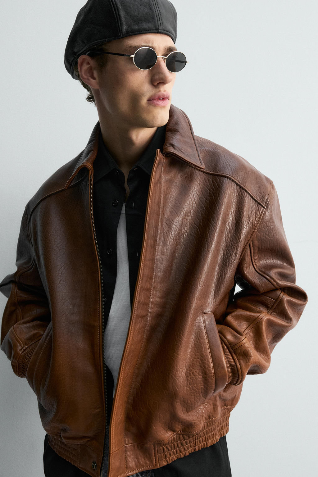 VINTAGE-EFFECT LIMITED EDITION LEATHER JACKET - Zara фото 5