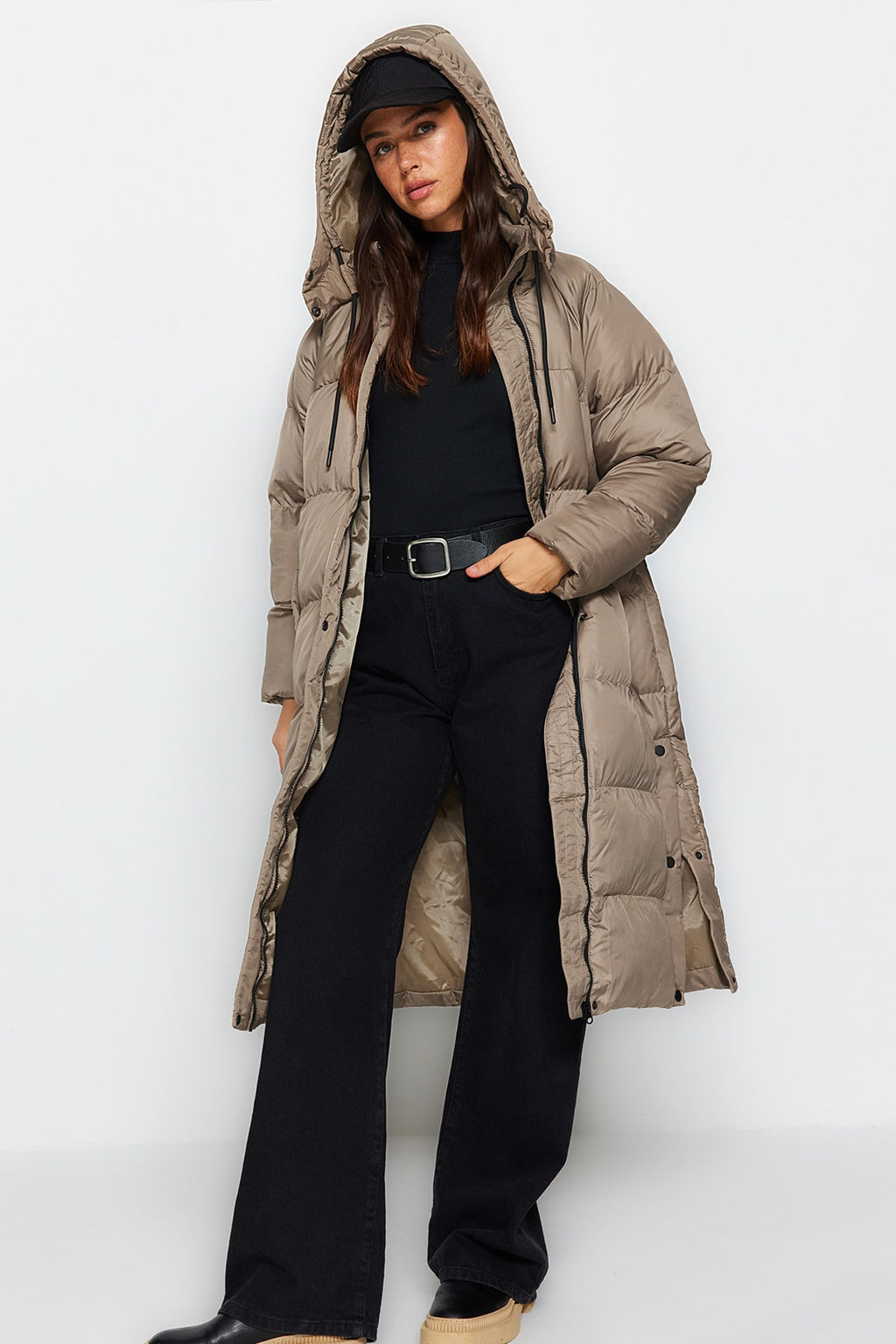 TRENDYOLMILLA Ekru Regular Kapusonlu Yandan C?t C?t Detayl? Su Itici Uzun Sisme Mont TWOAW24MO00104  фото 2