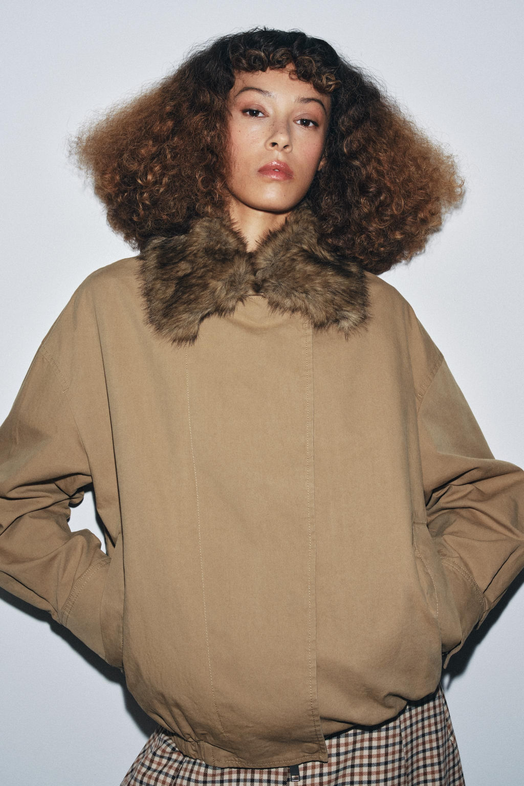 FAUX FUR COLLAR BOMBER JACKET ZW COLLECTION - Zara фото 4