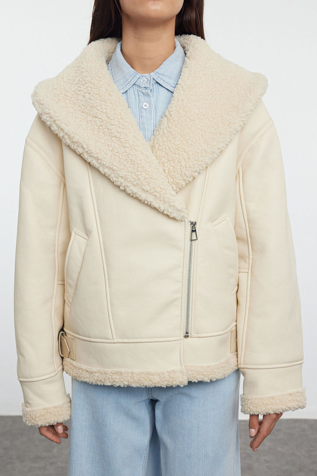 Siyah Regular Kal?p Pelus Detayl? Suni Deri Biker Ceket Mont TWOAW25MO00037 - Trendyolmilla фото 3