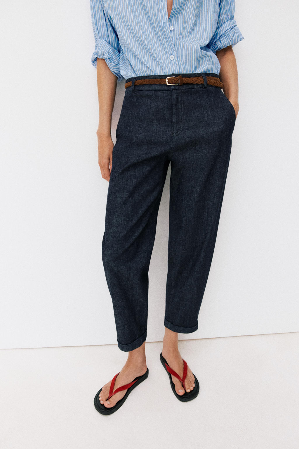 Брюки Zara PANTALON CHINO CINTURON TRENZADO индиго