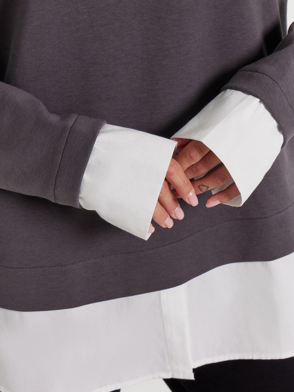 Джемпер женский в сером цвете