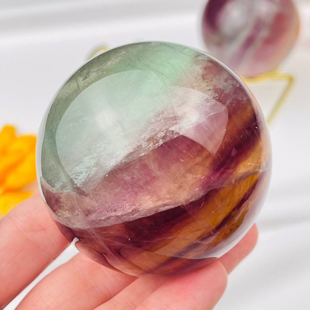 Шар из камня Флюорит на подставке