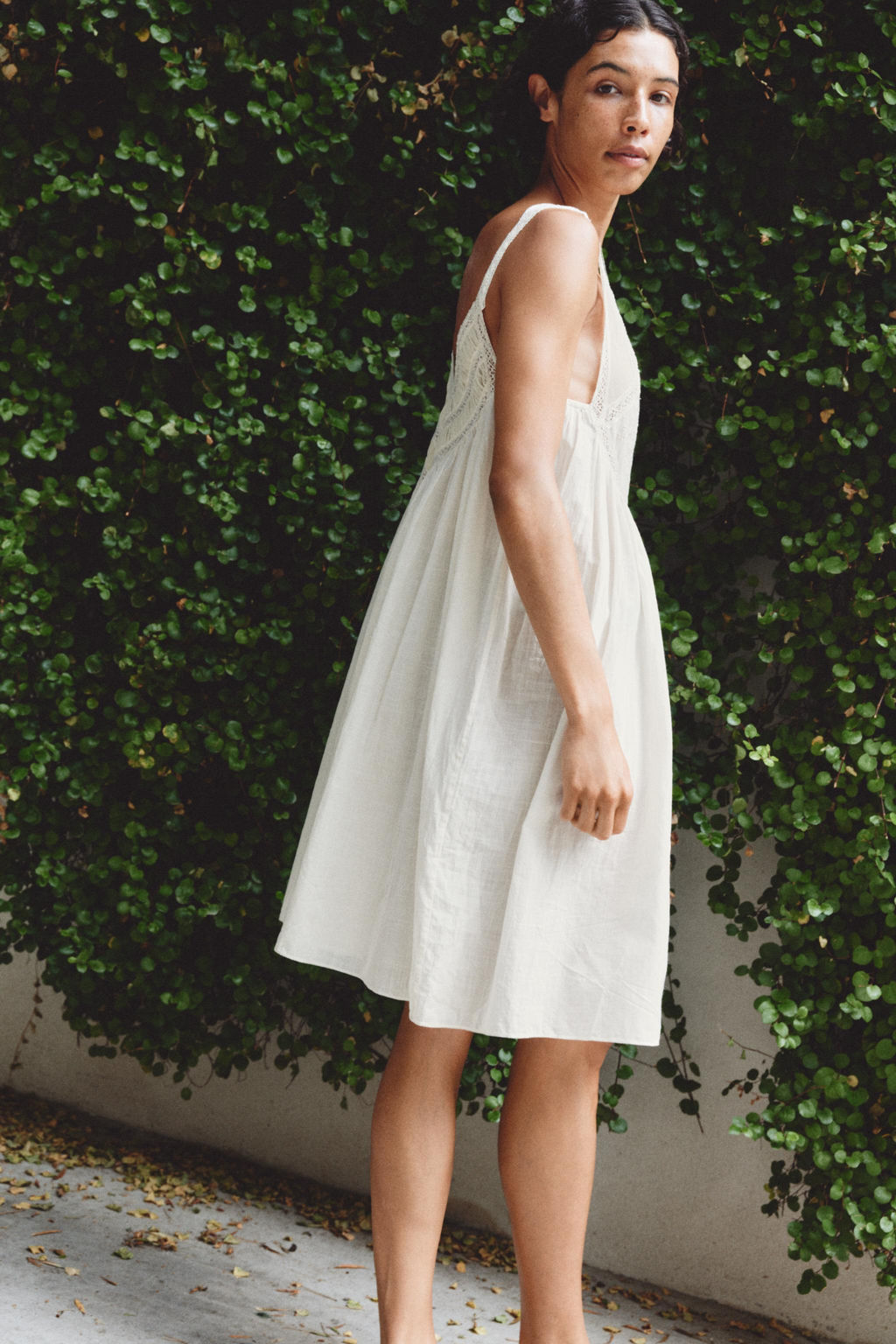 VESTIDO PLIEGUES BORDADOS FLORALES / Blanco roto - Zara фото 9