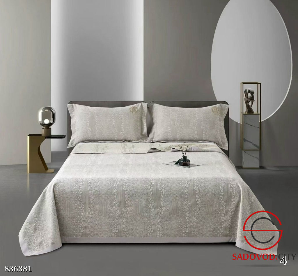 Покрывало на кровать с двумя наволочками