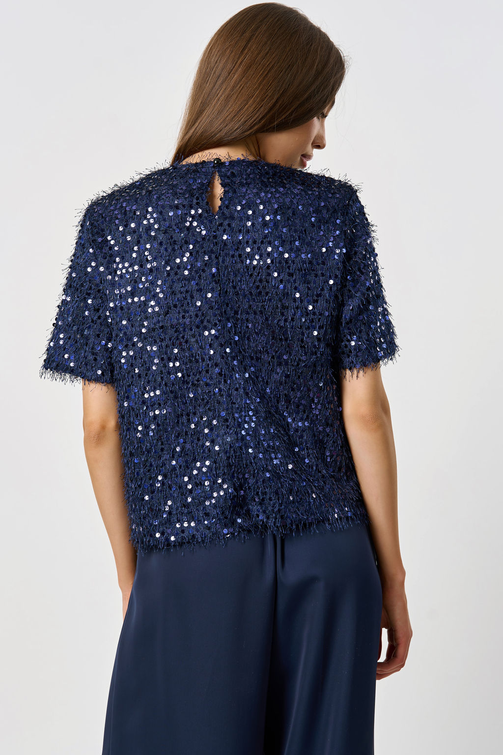 Блузка прямого силуэта из трикотажа с пайеткой синяя