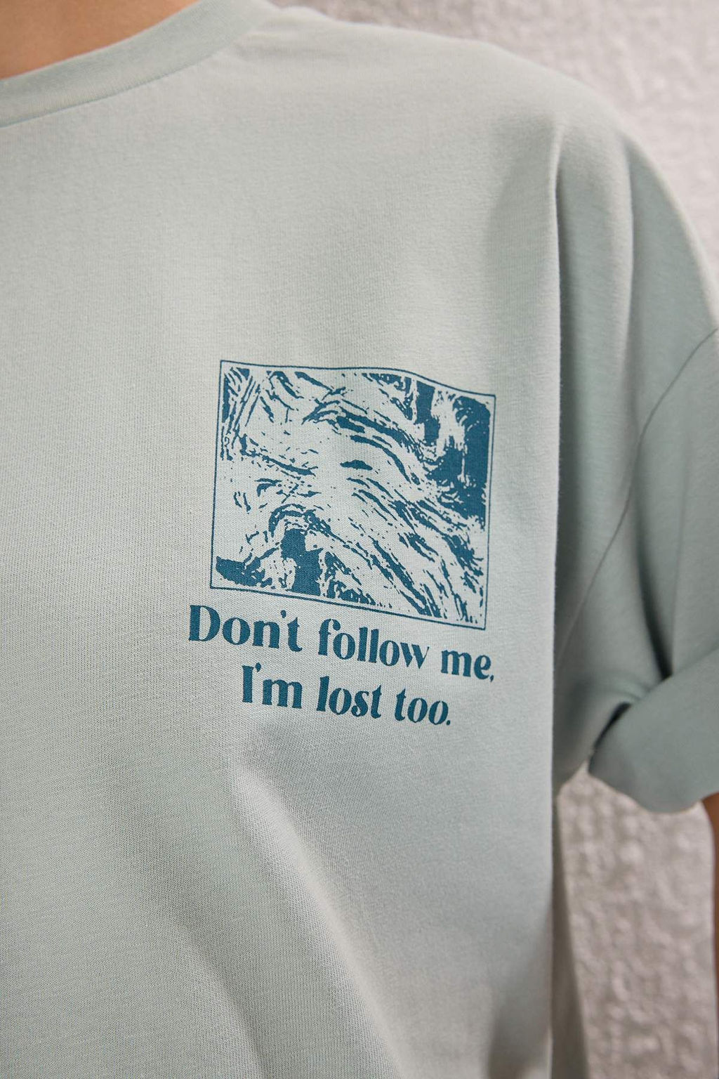 TRENDYOLMILLA Beyaz %100 Pamuk S?rt ve On Bask?l? Oversize/Rahat Kesim Orme T-Shirt TWOSS24TS00234 фото 3