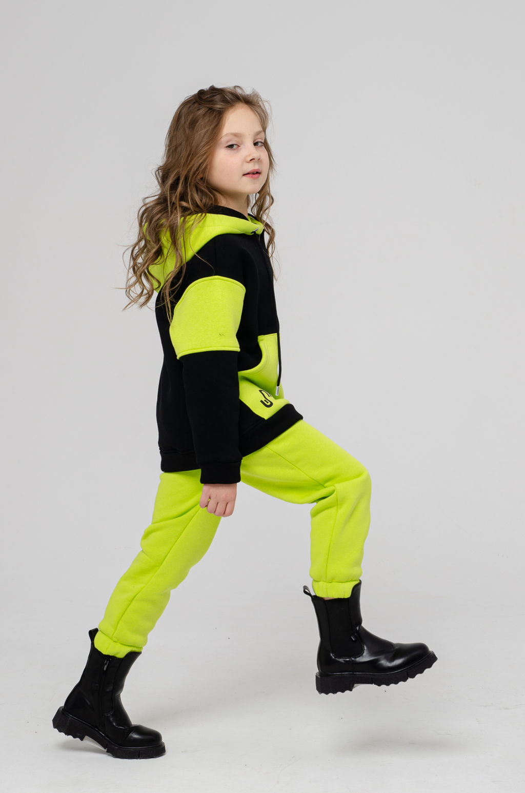 886Д Костюм детский "Черный/салатовый"