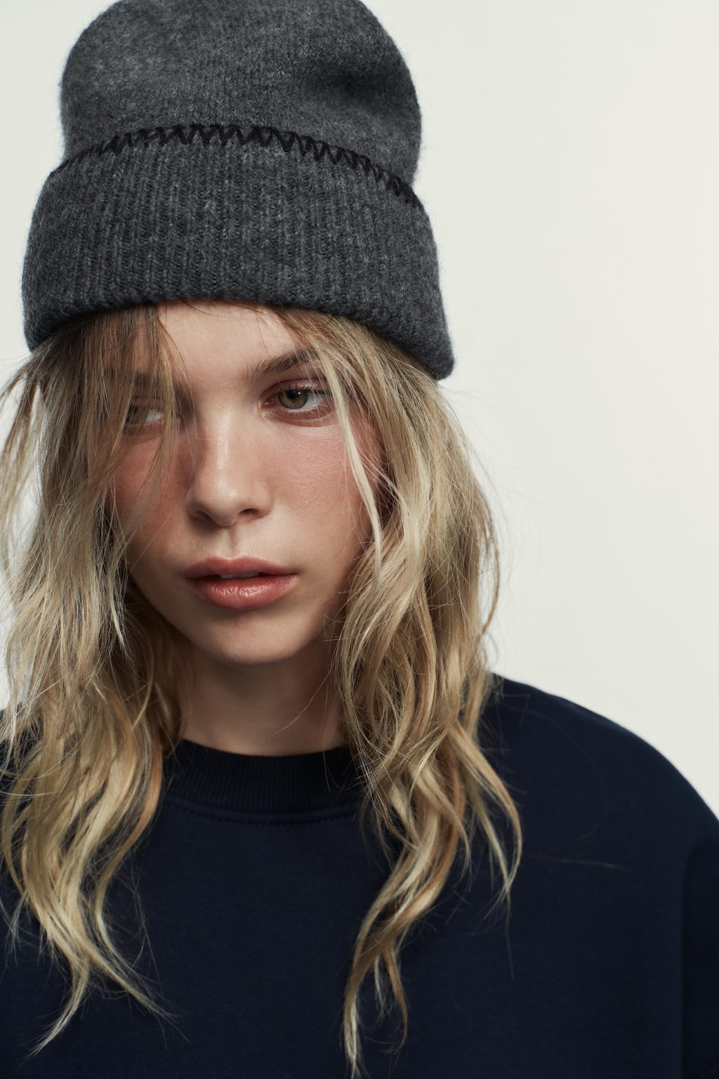 CONTRAST KNIT BEANIE