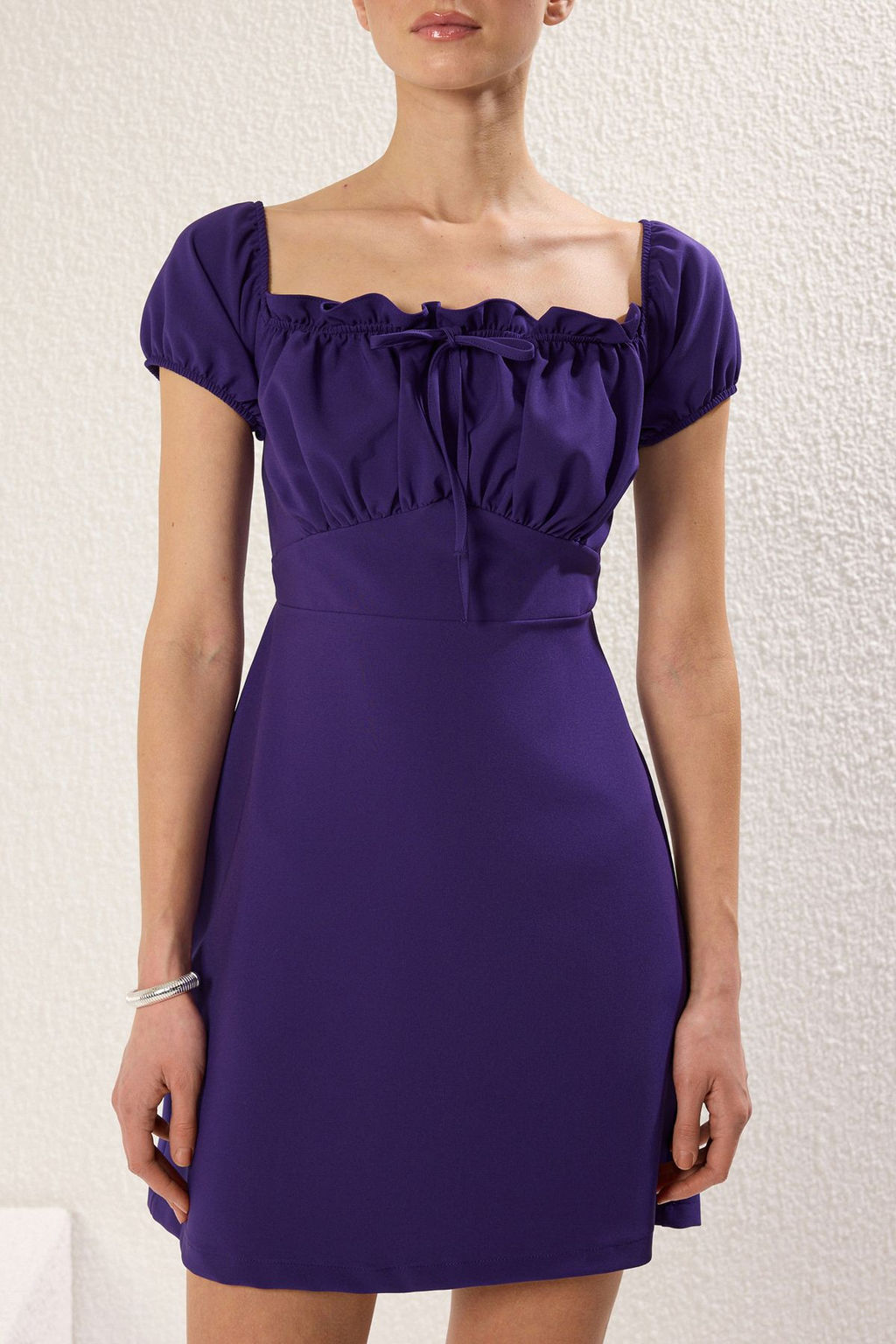 TRENDYOLMILLA Beyaz Duz Bodycone Krep Mini Dokuma Elbise TWOSS24EL00874  фото 3