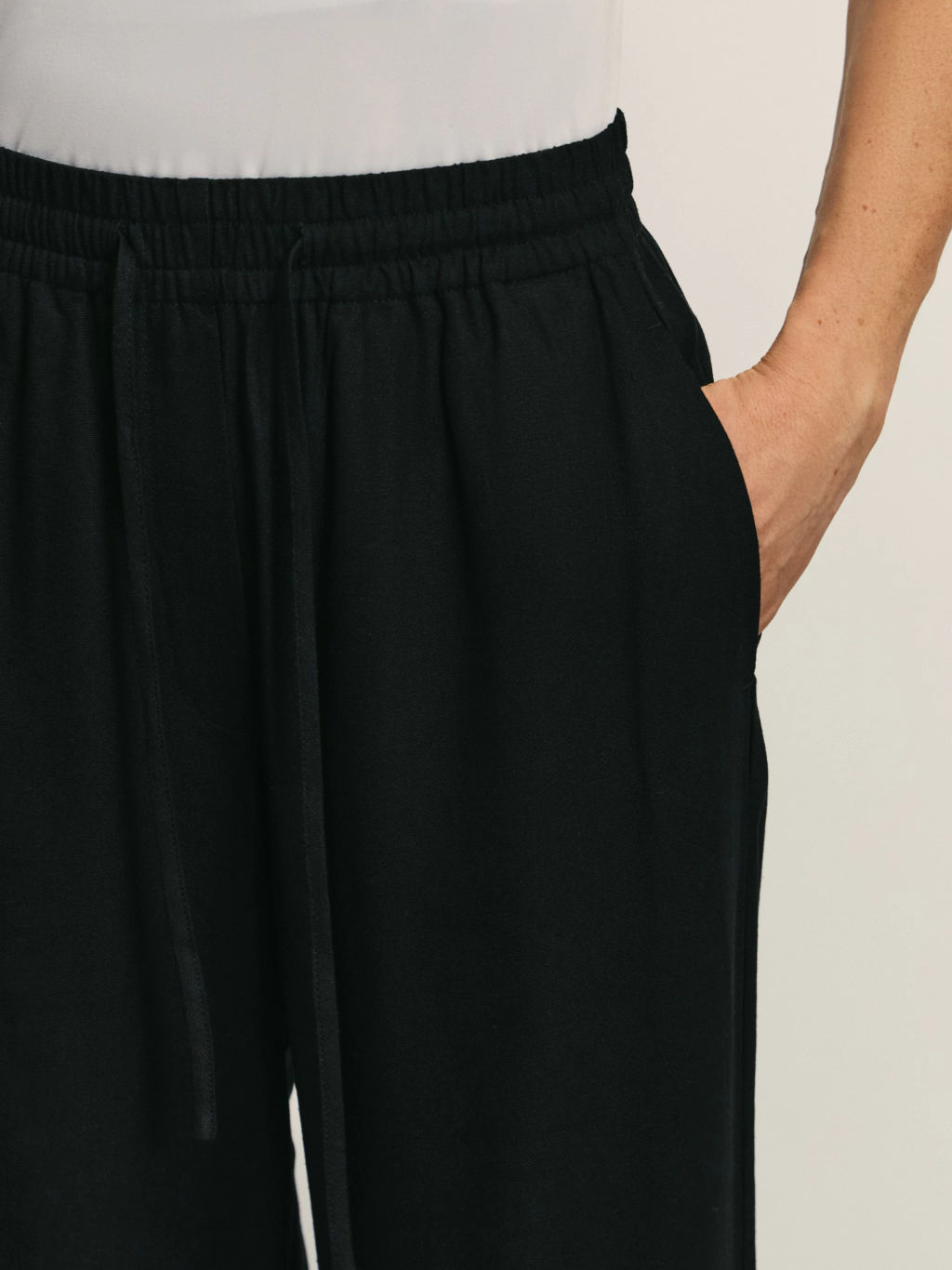 Широкие льняные брюки с эластичным поясом / Zarina  фото 5