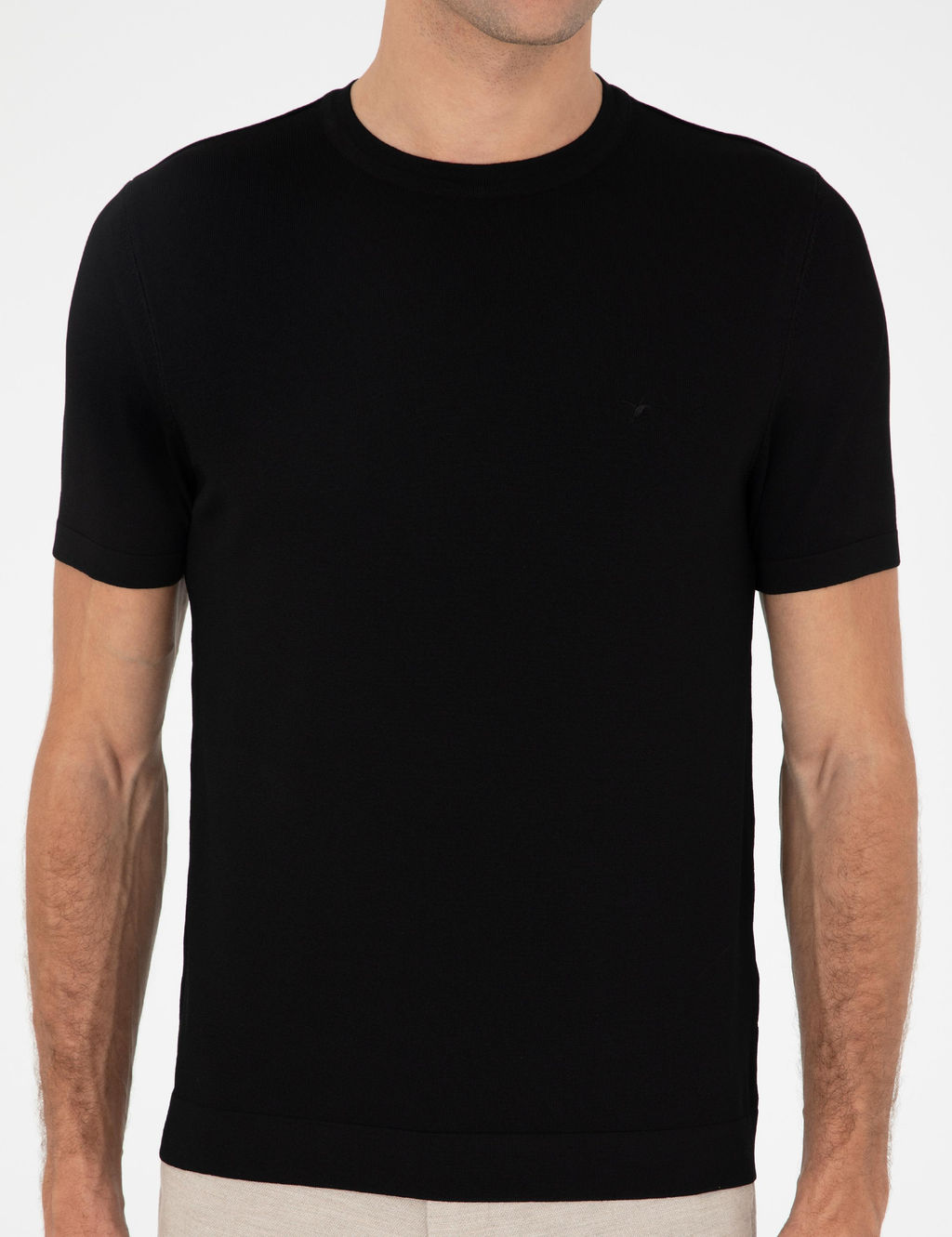 Черный приталенный крой из смесовой шерсти с круглым вырезом и трикотажным рукавом - Cacharel фото 6