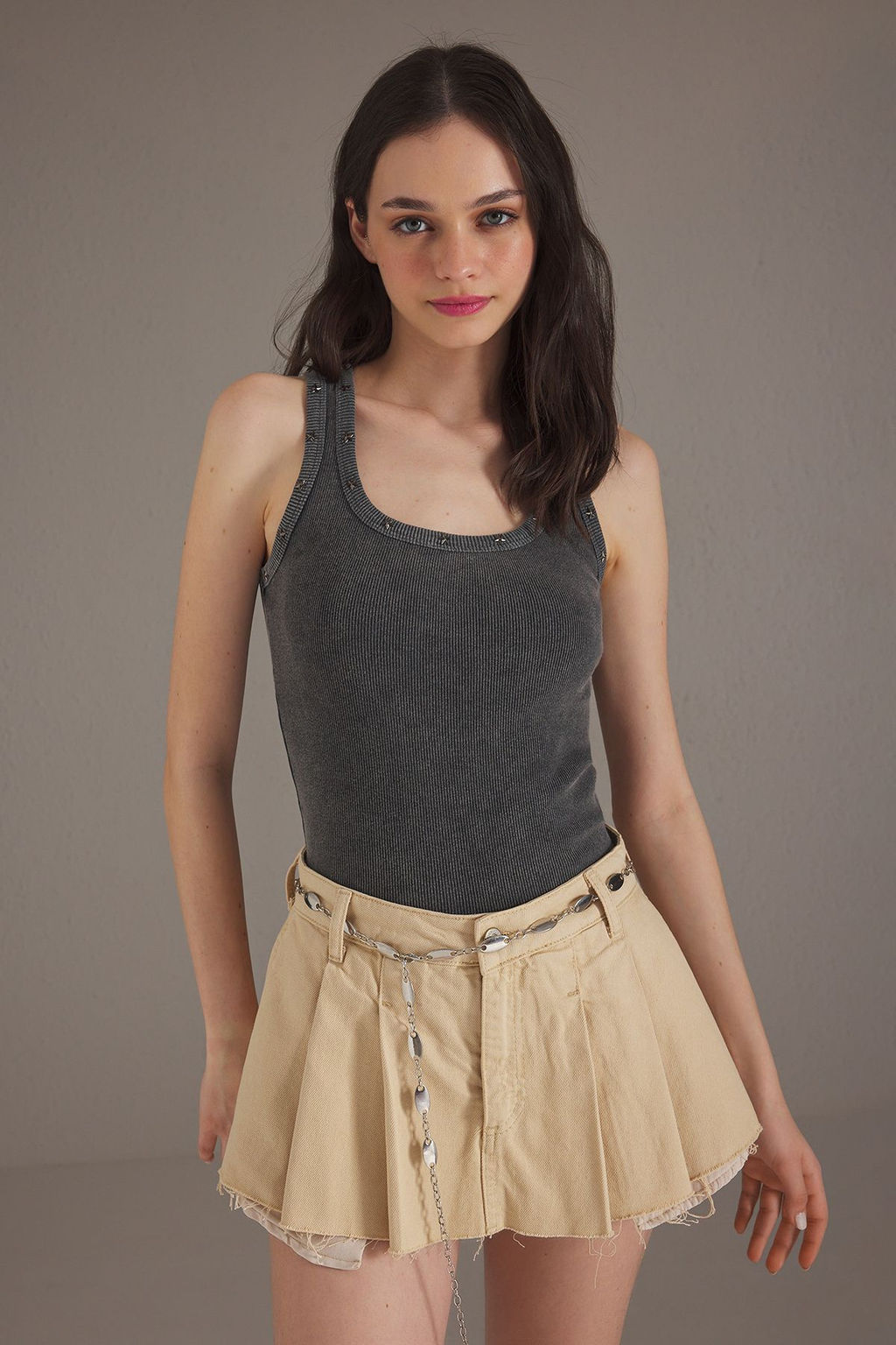 TRENDYOLMILLA Antrasit Y?kamal? Z?mba Detayl? Fitted/Vucuda Oturan Orme Atlet TWOSS25AL00015