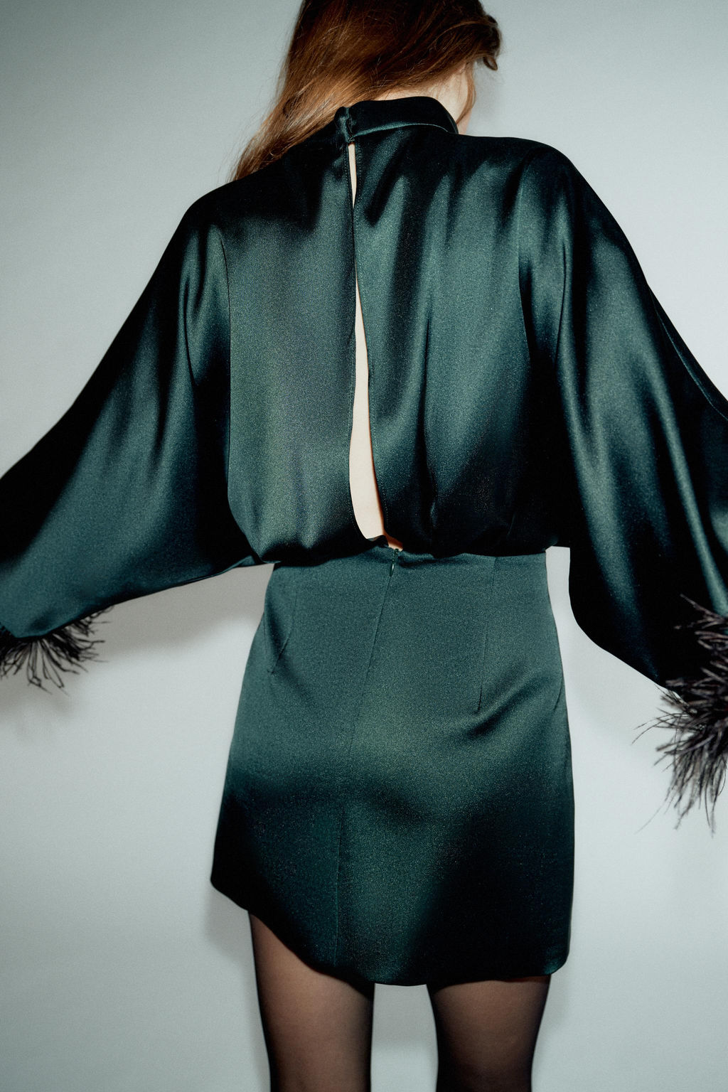 SHORT SATIN FEATHER DRESS - Zara фото 5