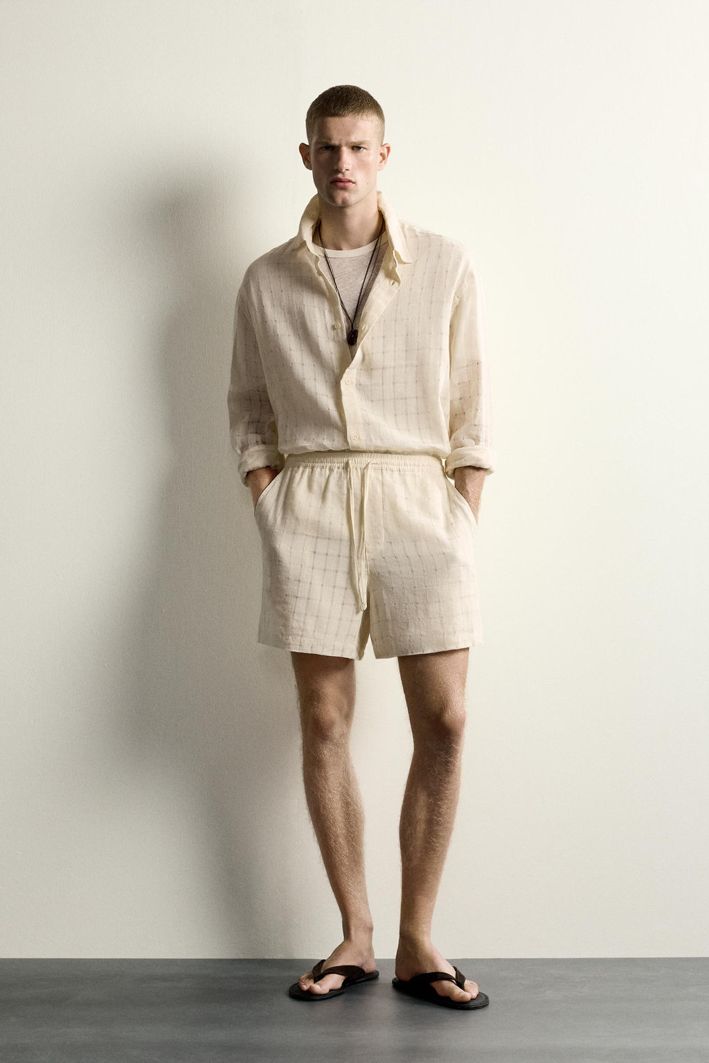 BERMUDA JACQUARD CUADROS LINO - ALGOD?N / Crudo