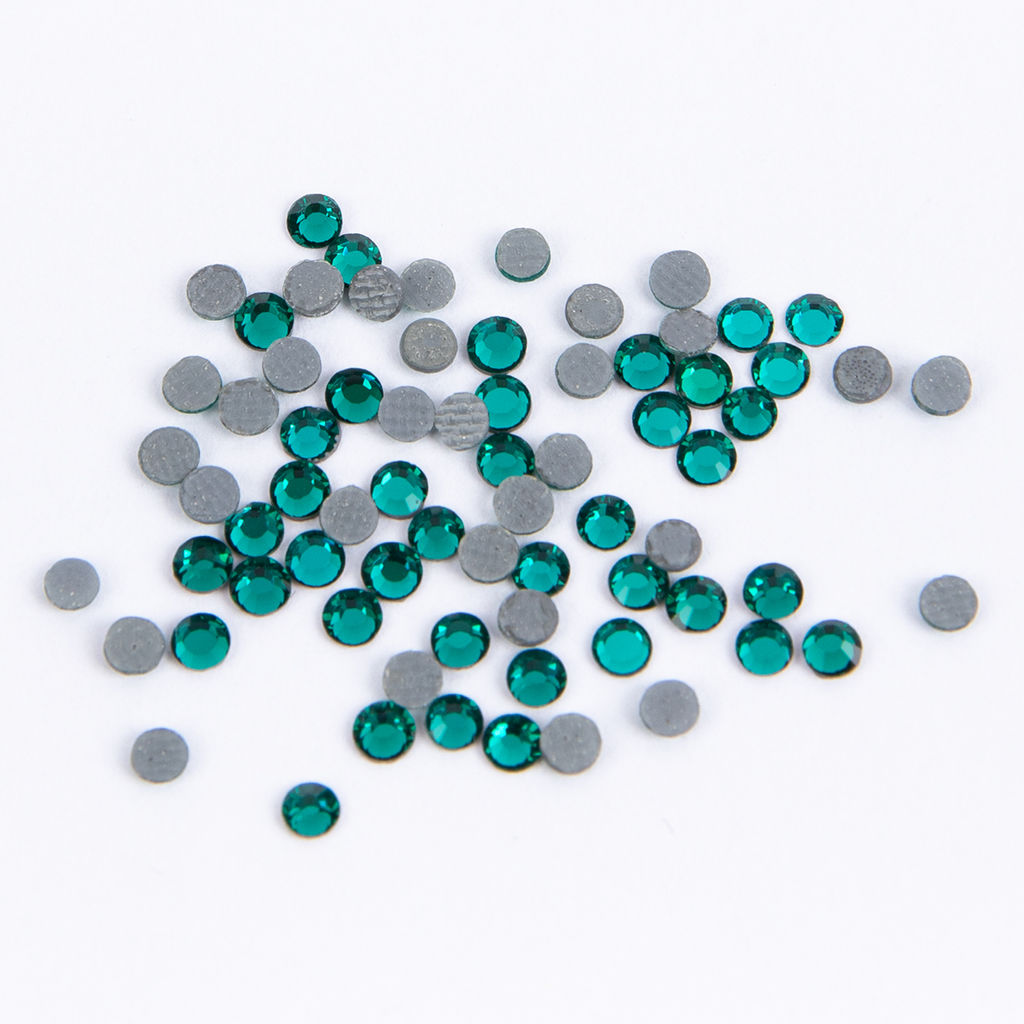 Страз клеевой Zlatka ZRTG-0872 SS08 цветные 2.4 мм стекло 5 x 72 шт в пакете с картонным еврослотом №10 изумрудный (Emerald)