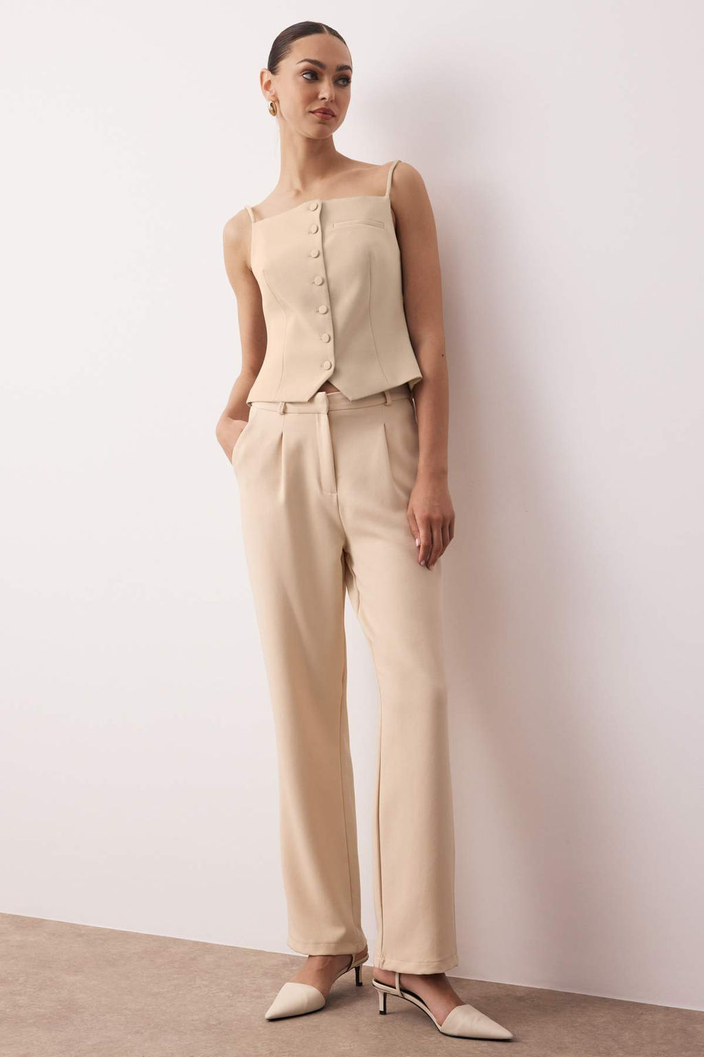 Tas Duz Kesim Wide Leg/Genis Paca Pileli Dokuma Kumas Pantolon TWOSS21PL0155