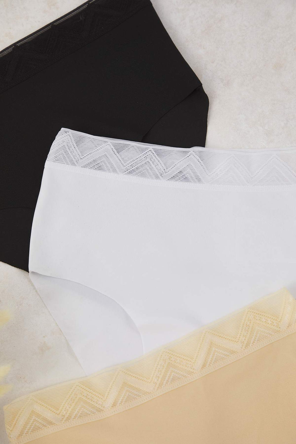 Siyah-Beyaz-Ten 3lu Paket Micro Dantel Detayl? Brief Orme Kulot THMAW26KU00029 - Trendyolmilla фото 2