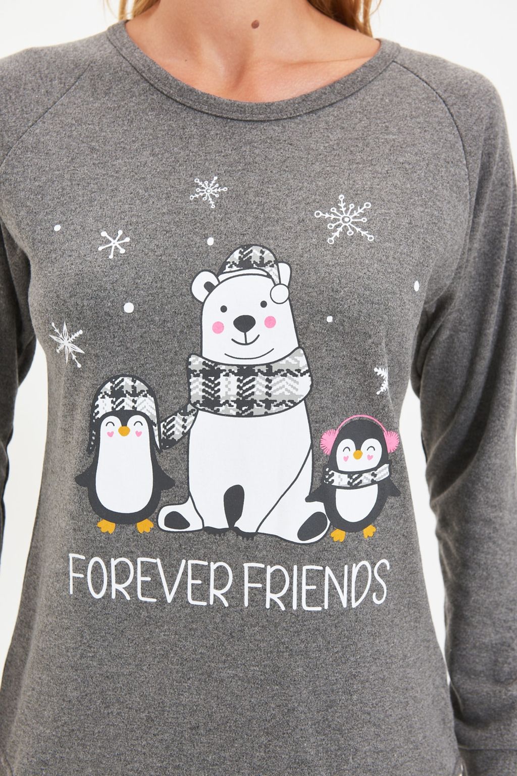 Trendyolmilla Fume Ay?c?kl? ve Penguen Bask?l? Ekoseli Yumos Orme Pijama Tak?m? THMAW22PT0395