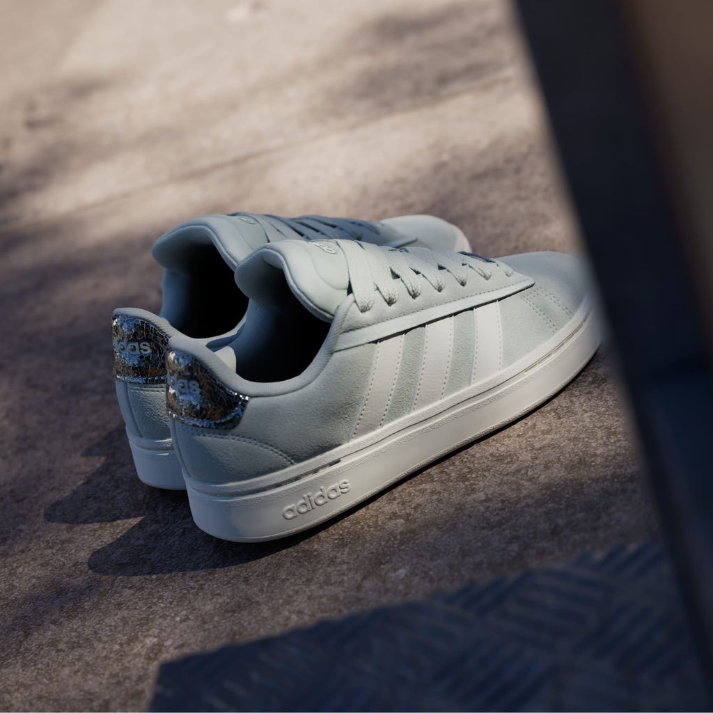 Кроссовки женские