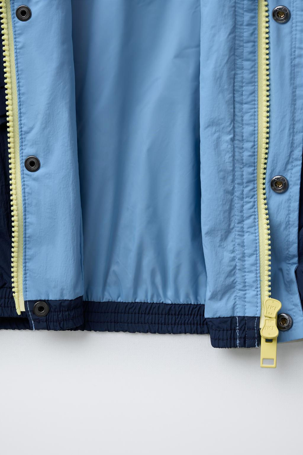 COMBINED LIGHTWEIGHT TECHNICAL RAINCOAT - Zara фото 5
