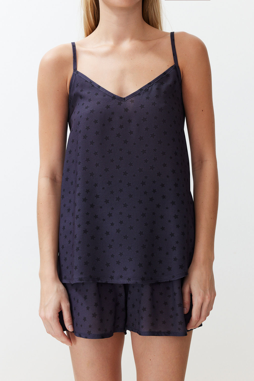 Trendyolmilla Lacivert Y?ld?z Desenli Ip Ask?l? Viskon Sortlu Dokuma Pijama Tak?m? THMSS24PT00189