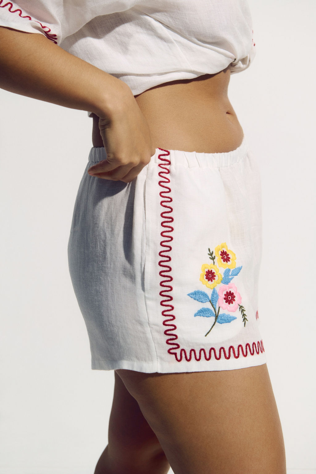 Shorts playeros de lino con detalles bordados - H&m фото 4