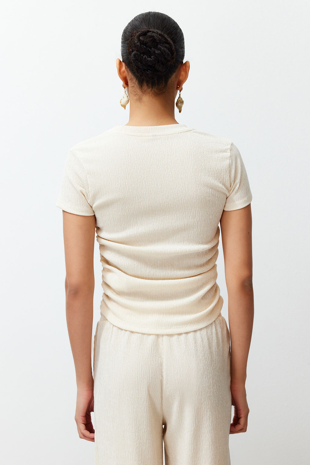 Trendyolmilla Tas Dik Yaka K?sa Kol Buzgu Detayl? Esnek Orme Bluz TWOSS24BZ00135 фото 15