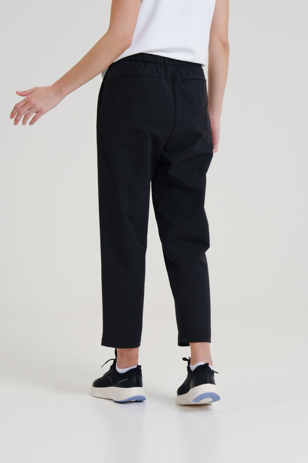 Брюки текстильные Черный TRN Woven Track Pants - Anta фото 4