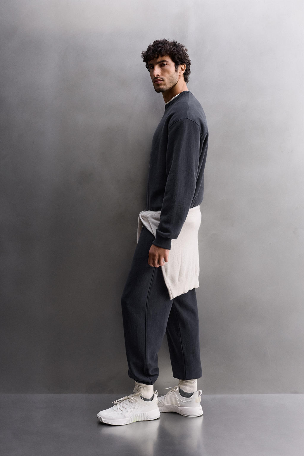 RELAXED FIT CREW NECK SWEATSHIRT