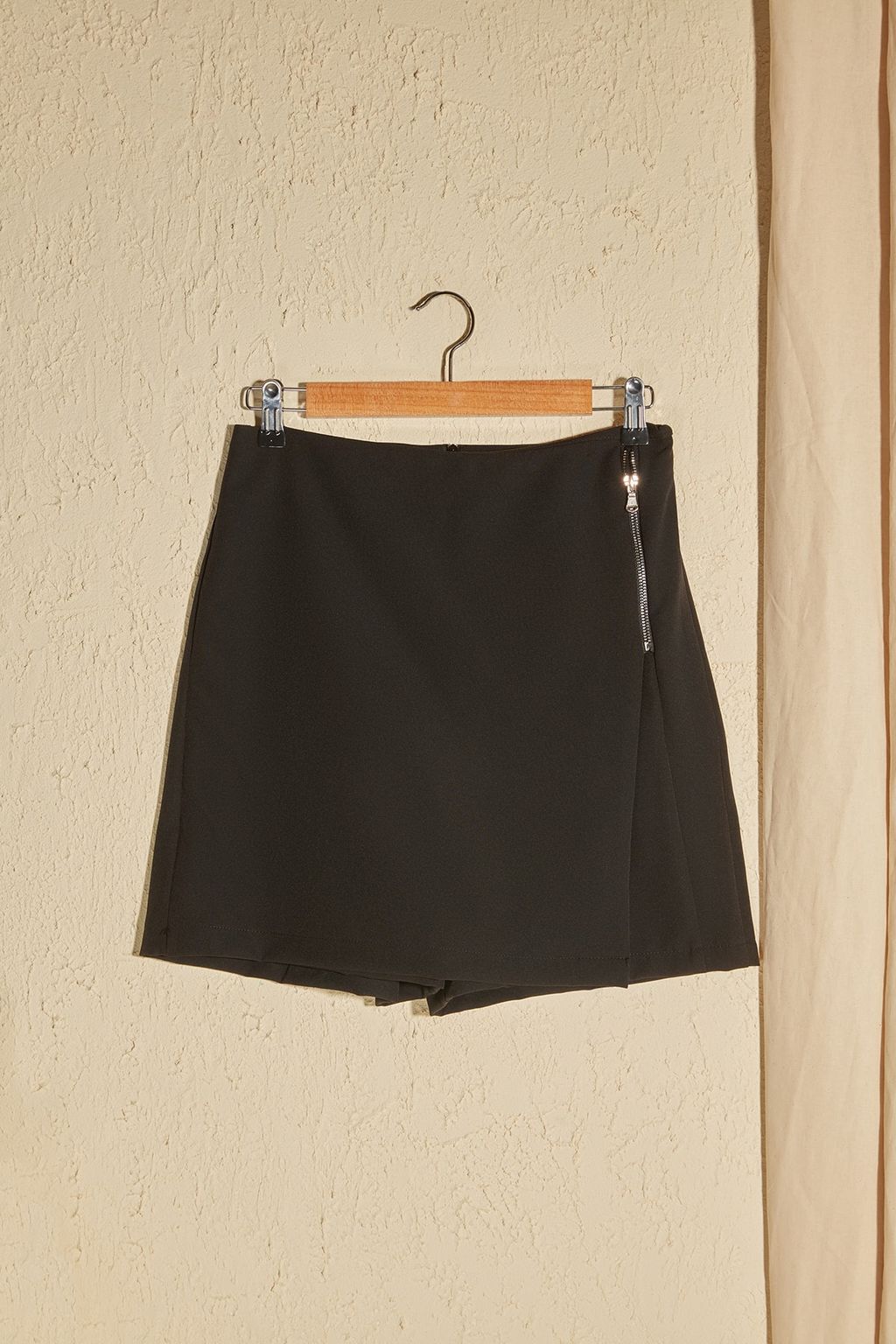 TRENDYOLMILLA Siyah Fermuar Detayl? Dokuma Sort Etek TWOSS20SR0139 фото 6