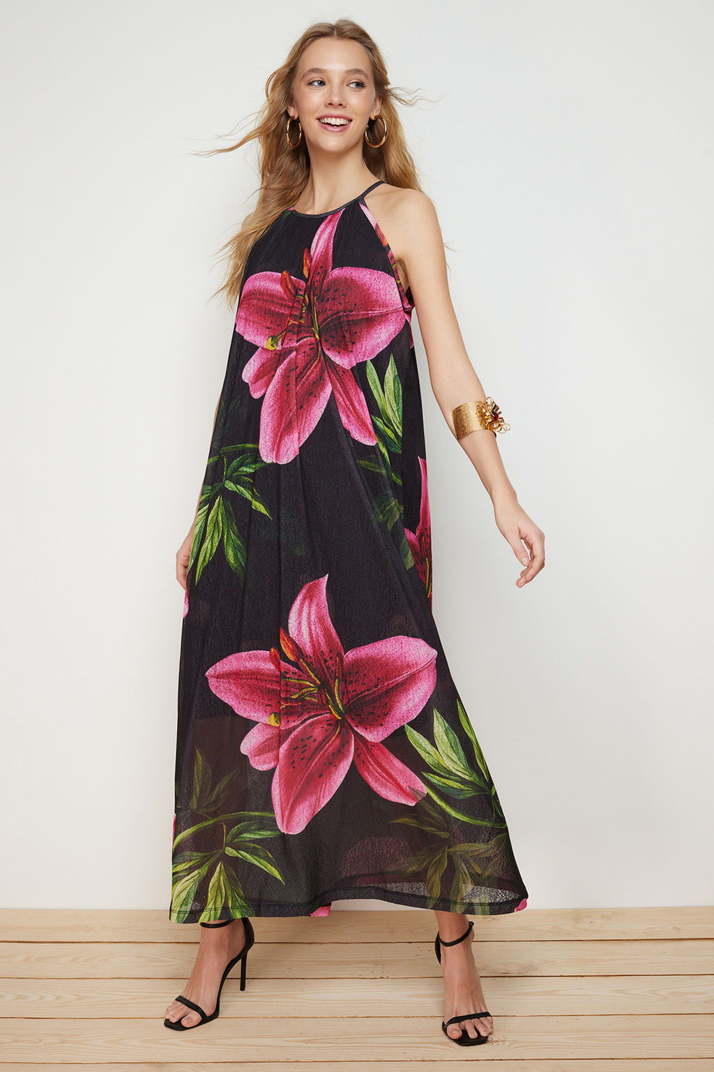 TRENDYOLMILLA Siyah Maxi Boy Boyundan Baglamal? Orme Esnek Maxi Elbise TWOSS23EL02372