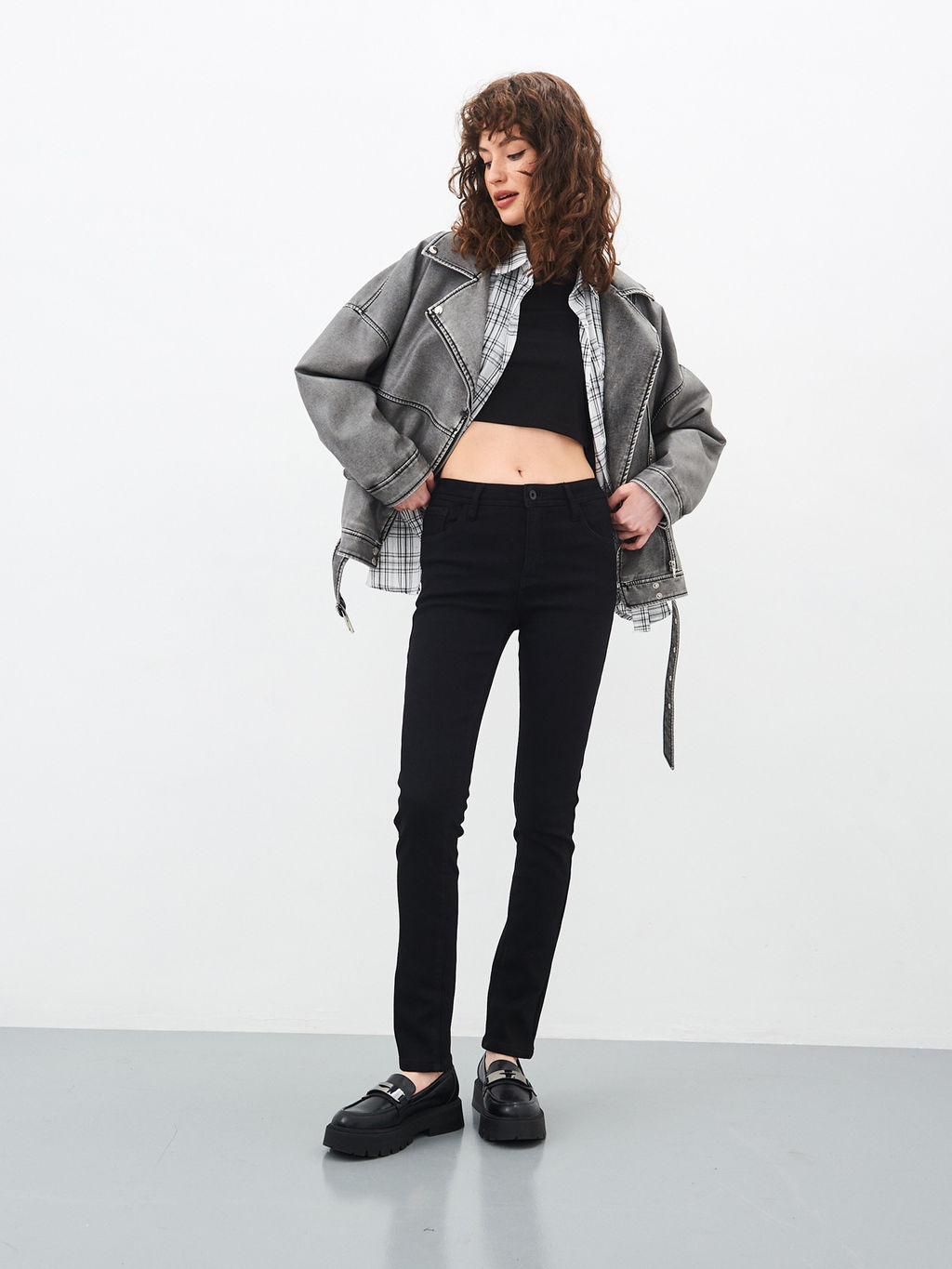 Утепленные женские джинсы зауженного кроя на флисе - Mossmore фото 16