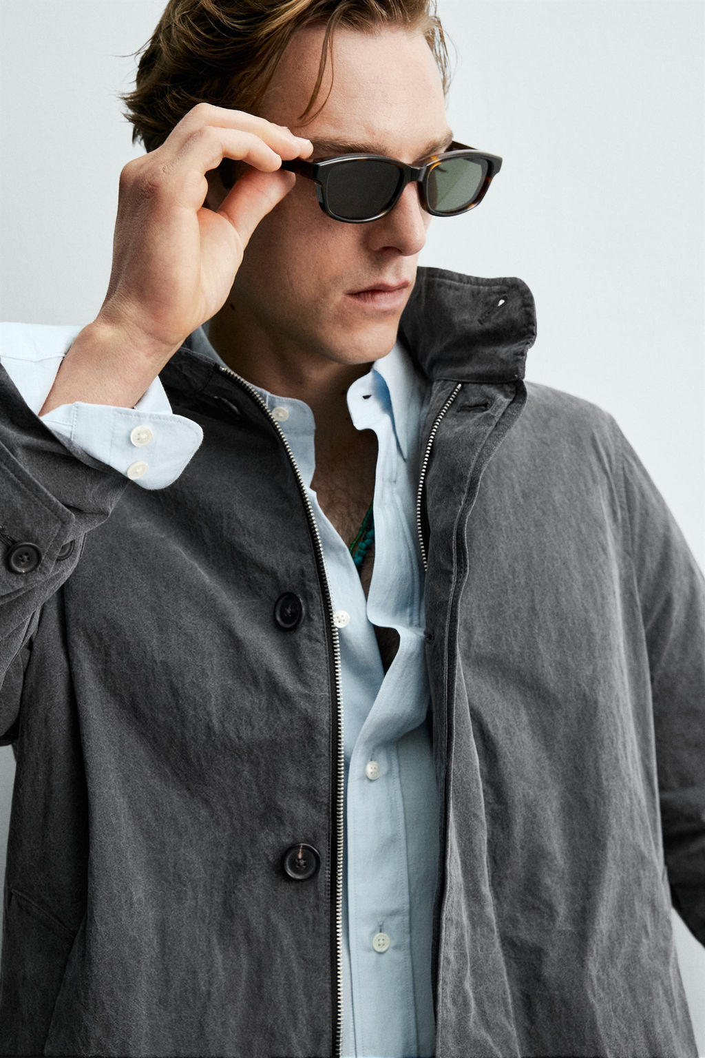 TRENCH LIGERO EFECTO LAVADO AARON LEVINE X ZARA / Gris vigor?  фото 5