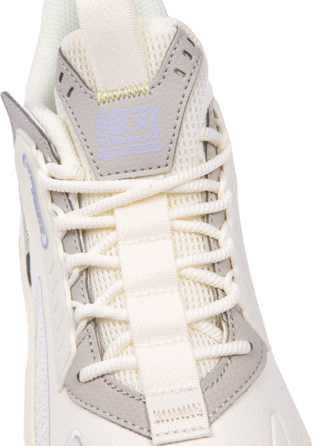 Кроссовки женские