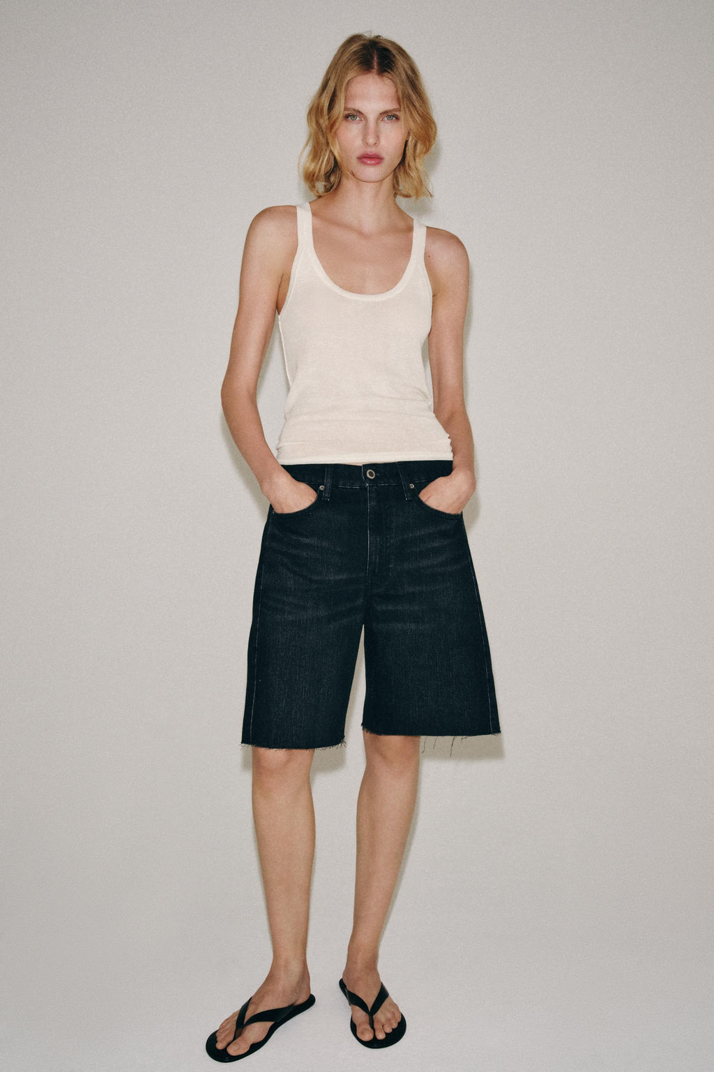 BERMUDA DENIM RELAXED TIRO MEDIO ZW COLLECTION / Negro - Zara фото 4