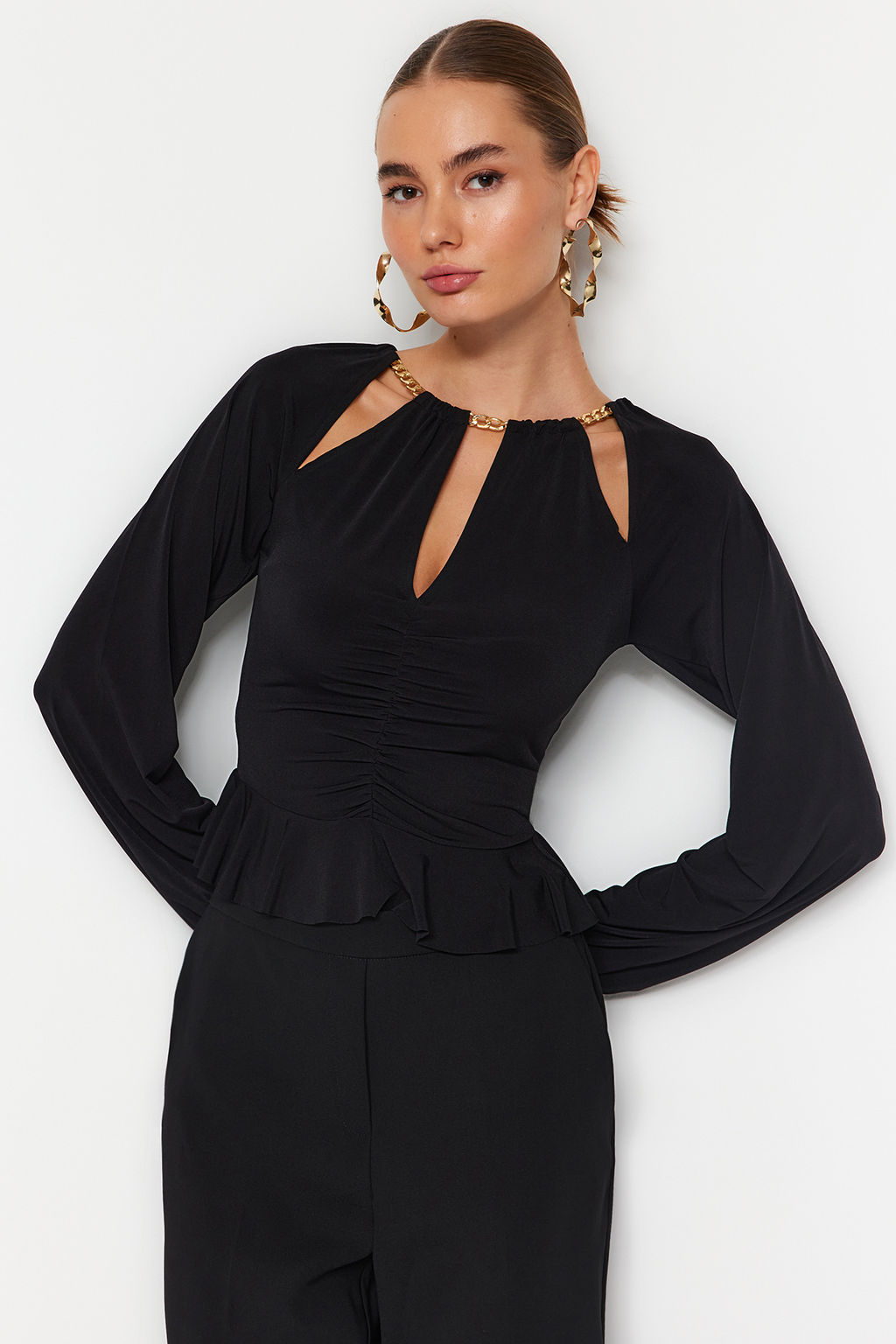 Trendyolmilla Siyah Pencere/Cut Out Detayl? Aksesuarl? Orme Bluz TPRAW24BZ00053
