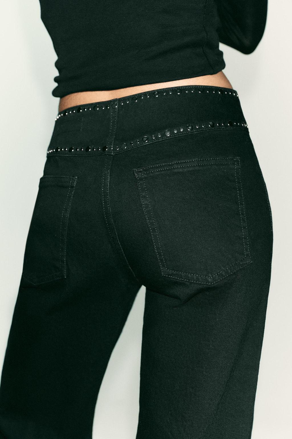 Z1975 HIGH-WAIST STRAIGHT LONG LENGTH JEANS WITH STUDS
