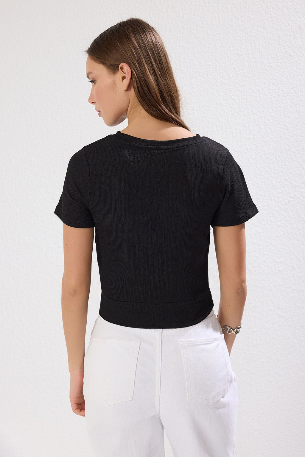 Trendyolmilla Beyaz Baglama Detayl? Bisiklet Yaka Burumcuk Crop Orme Bluz TWOSS22BZ1311 фото 9