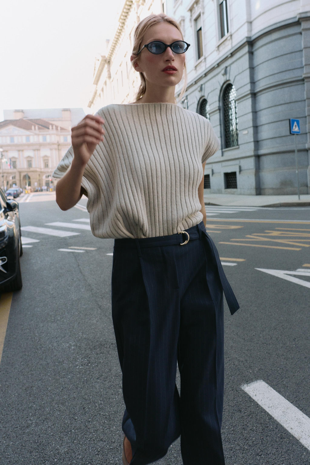 PINSTRIPED TROUSERS WITH BELT - Zara фото 3
