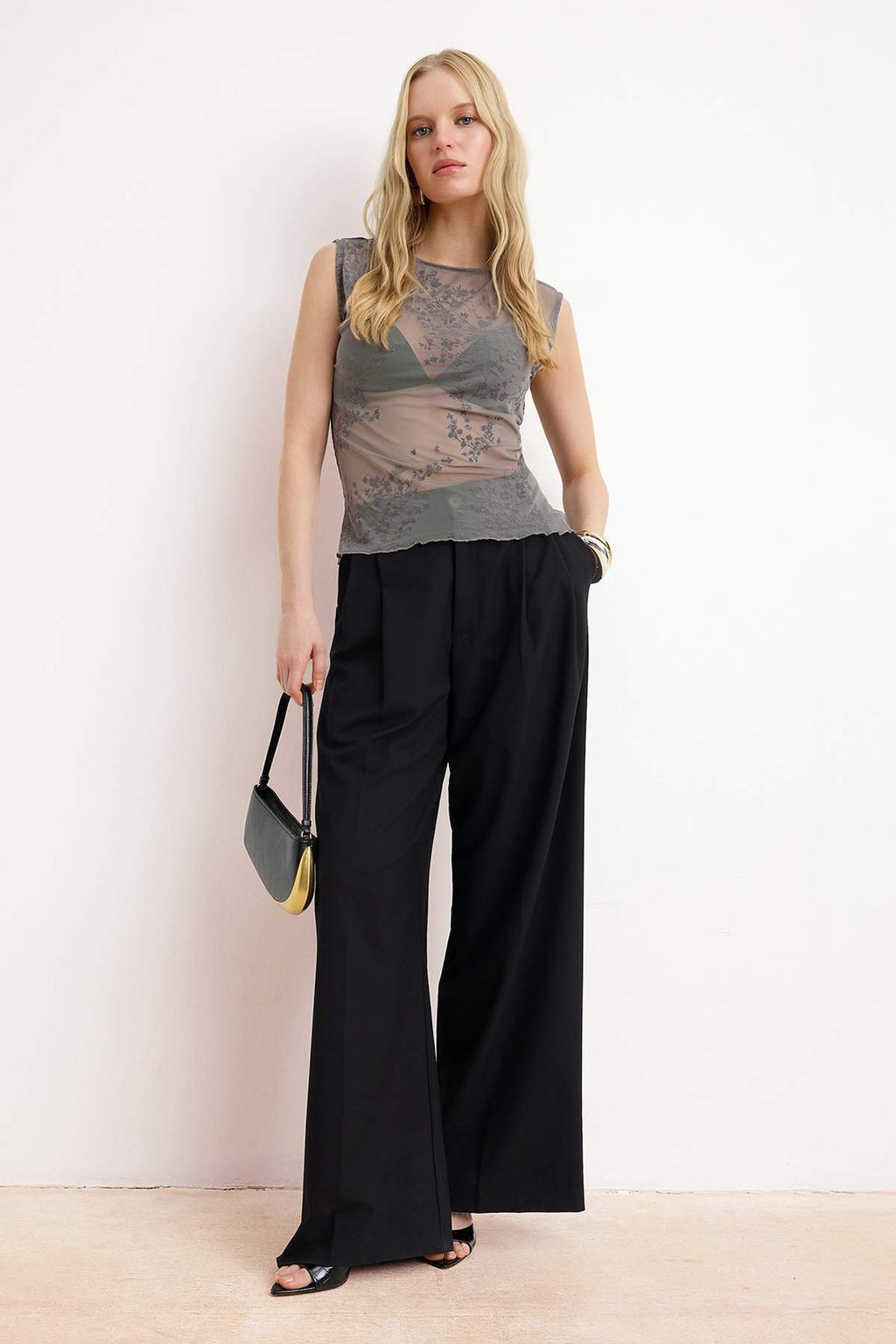 Gri Cicekli Fitted/Vucuda Oturan Kay?k Yaka Kolsuz Tul Orme Bluz TWOSS26BZ00366 - Trendyolmilla фото 2