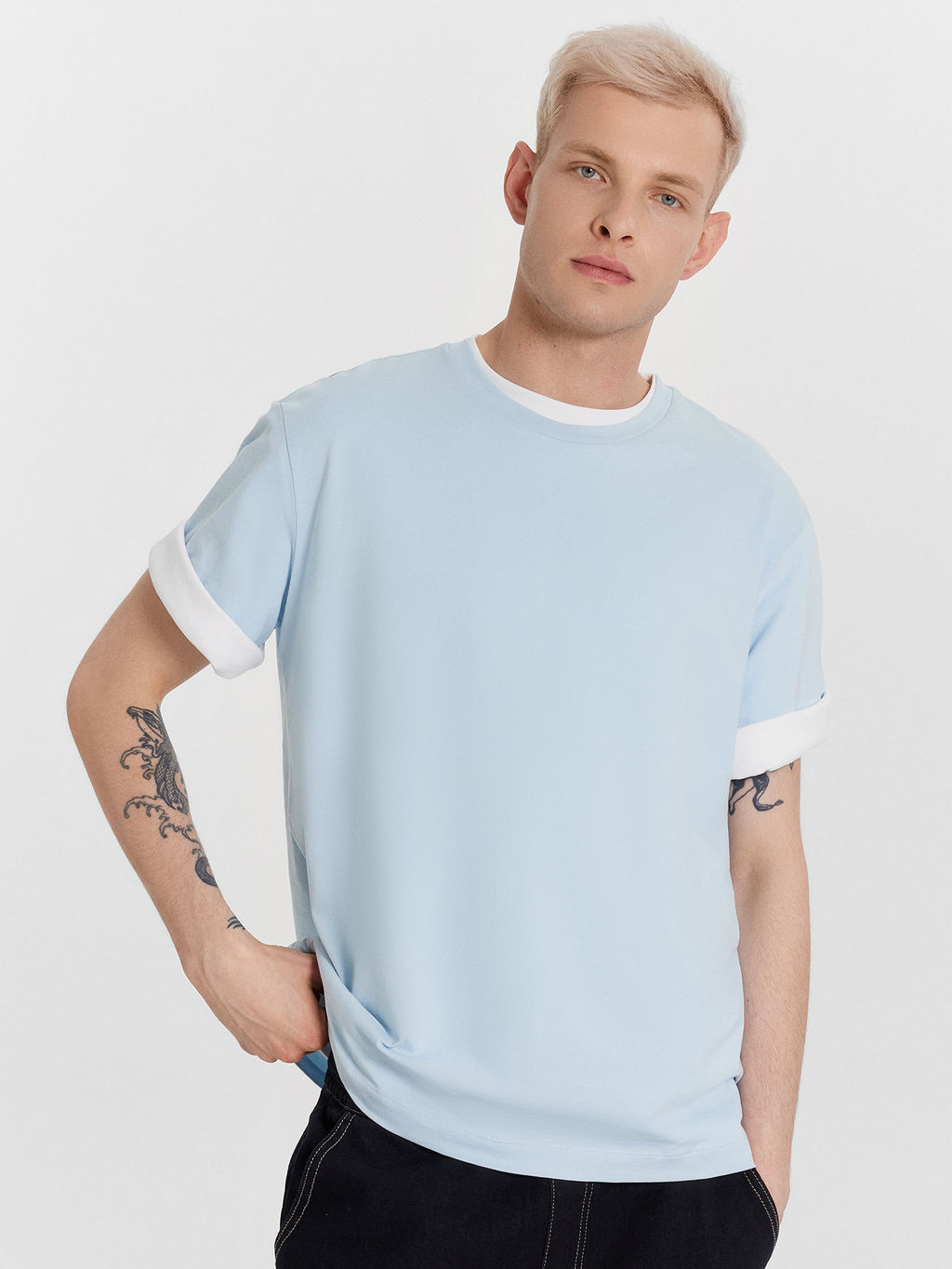 Футболка мужская голубая