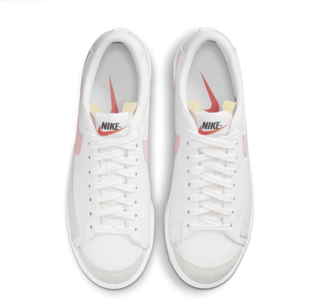 Кроссовки женские