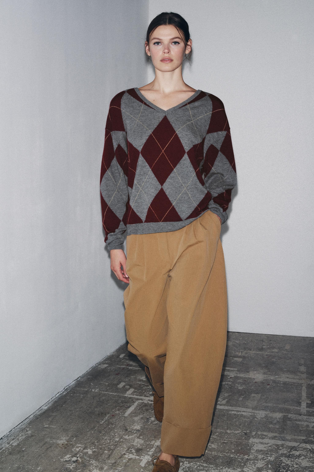 100% WOOL DIAMOND SWEATER