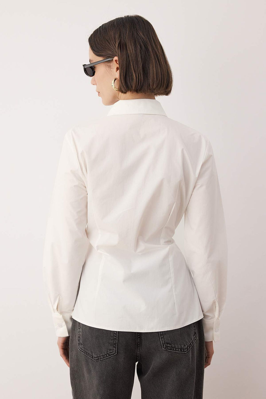 Beyaz Dugme Detayl? Ayarlanabilir Pamuklu Poplin Gomlek TWOAW26GO00101 - Trendyolmilla фото 8