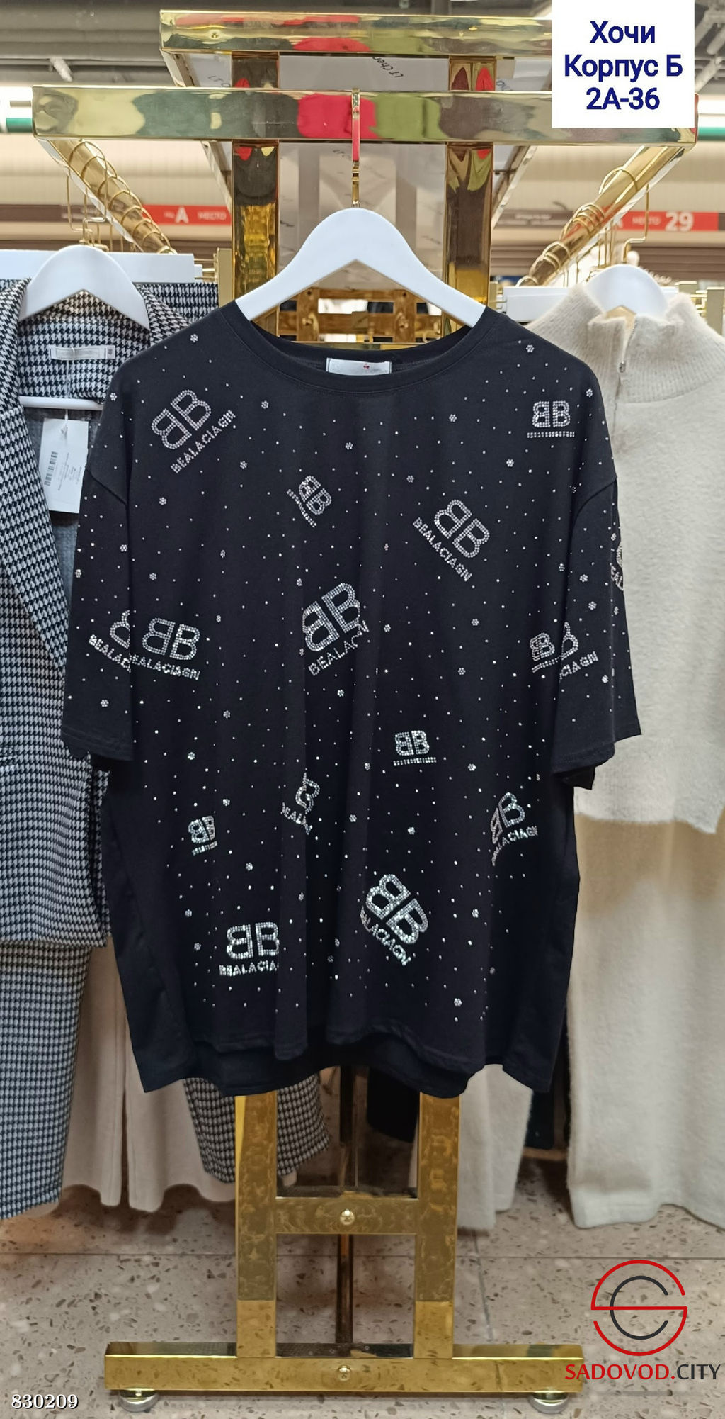 Футболка женская со стразами