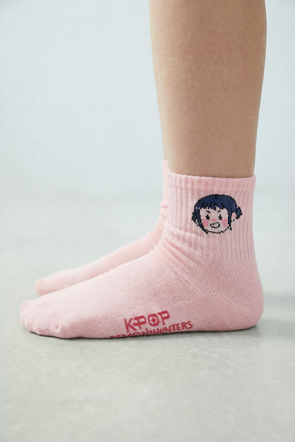 PACK TRES CALCETINES MEDIOS KPOP DEMON HUNTERS NETFLIX  / Rosa - Zara фото 6