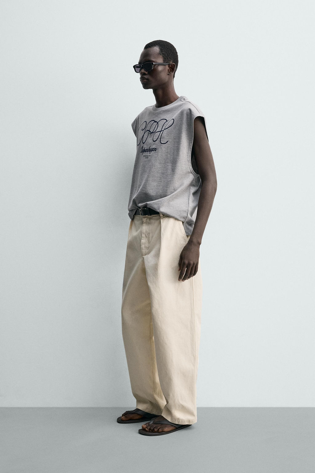 CAMISETA TANK RELAXED FIT BORDADO / Gris vigor?